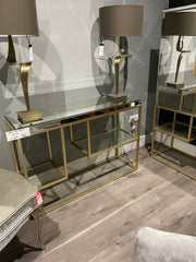 Pippa round mirror in gold Oversized 120 cm. Contact us to purchase