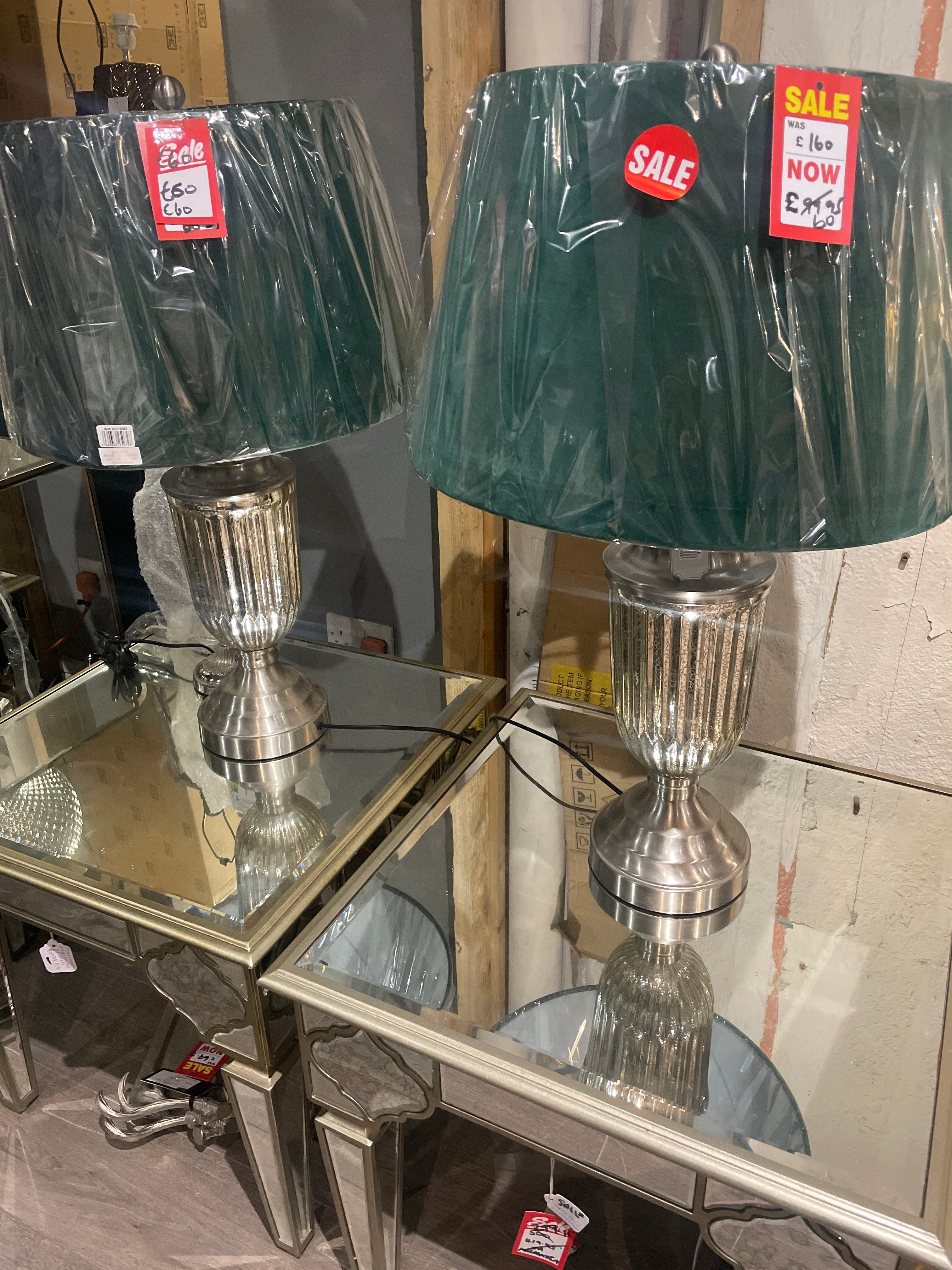 Russo table lamp complete with Green shade19383 all lamps sold as seen no exchange.