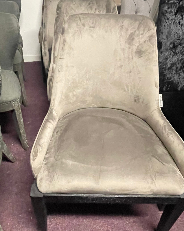 4 new chairs arrived damaged . For repair or similar . Collect only . Pay Instore only For TRADES only