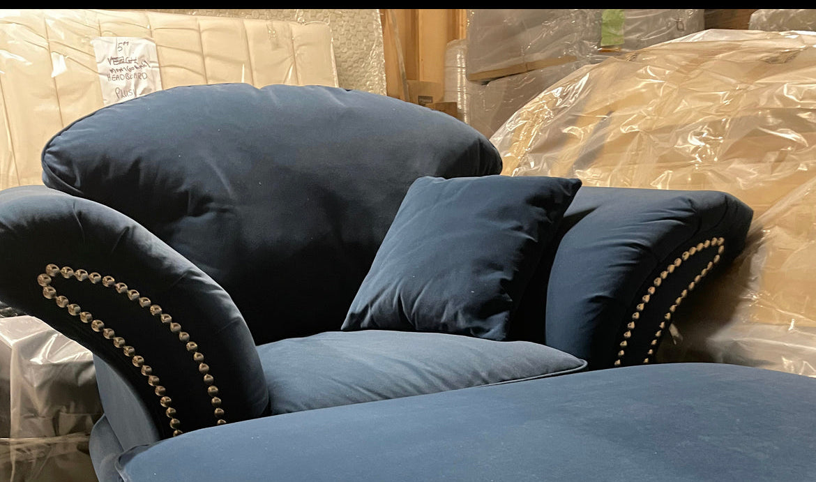 Bellini loveseat sofa   or footstool reduced to clear  for collection WhatsApp 0896031545