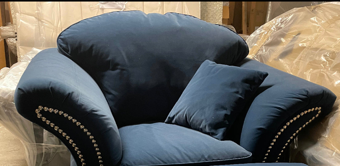 Bellini loveseat sofa   or footstool reduced to clear  for collection WhatsApp 0896031545