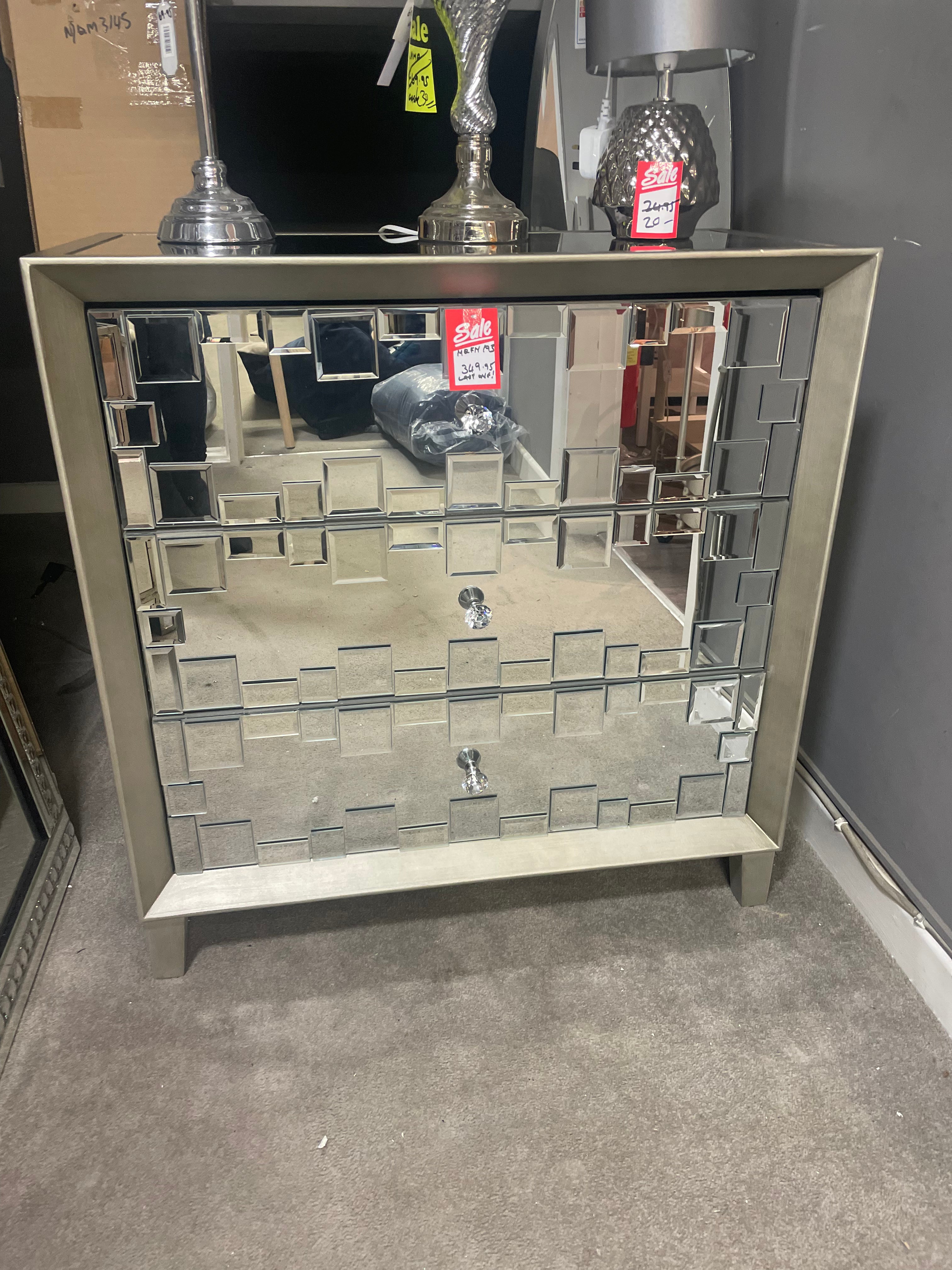 New Viva mirrored chest of drawers. Reduced to clear !
