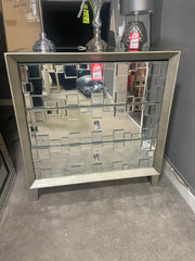 New Viva mirrored chest of drawers. Reduced to clear !