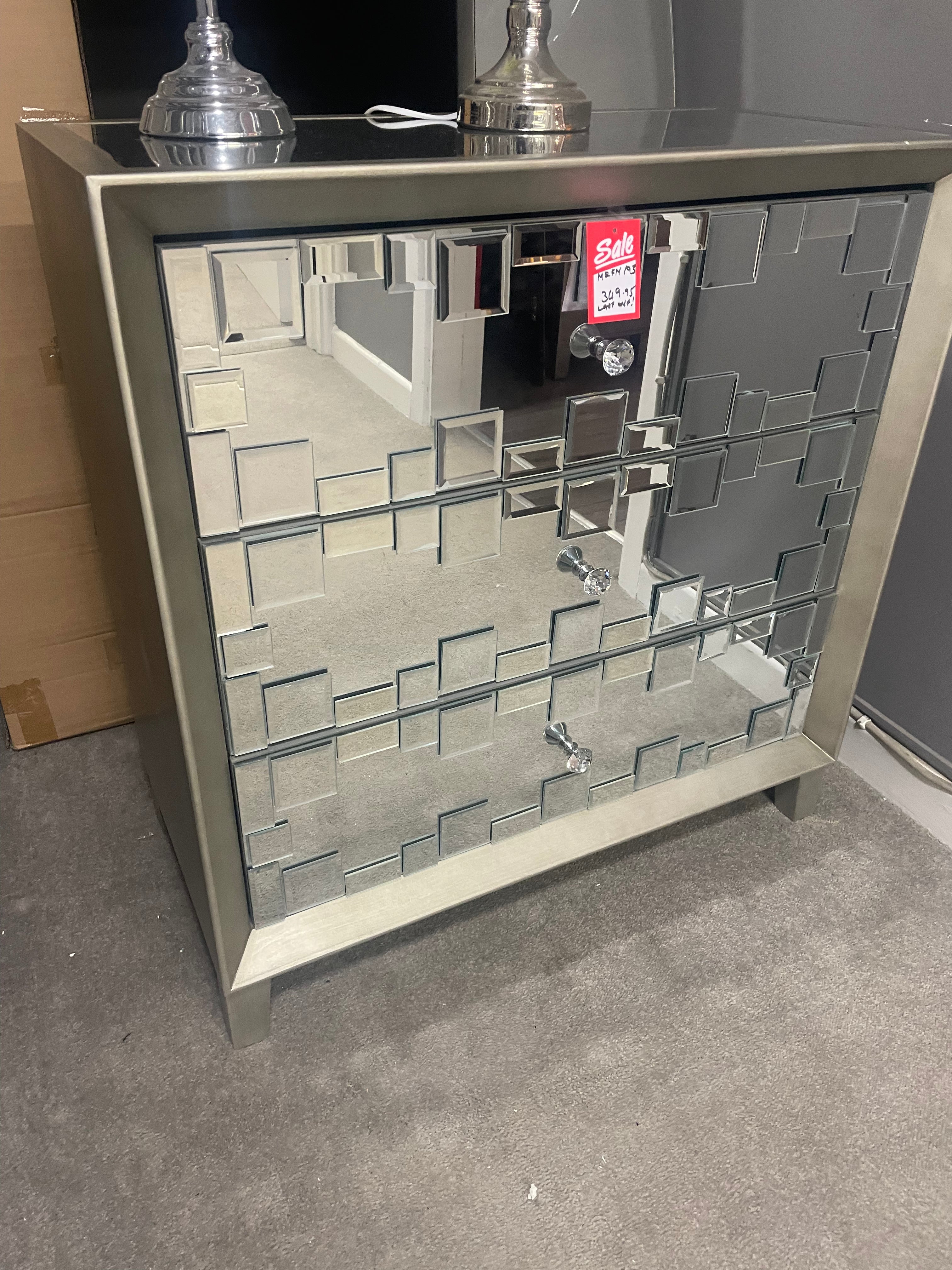 New Viva mirrored chest of drawers. Reduced to clear !