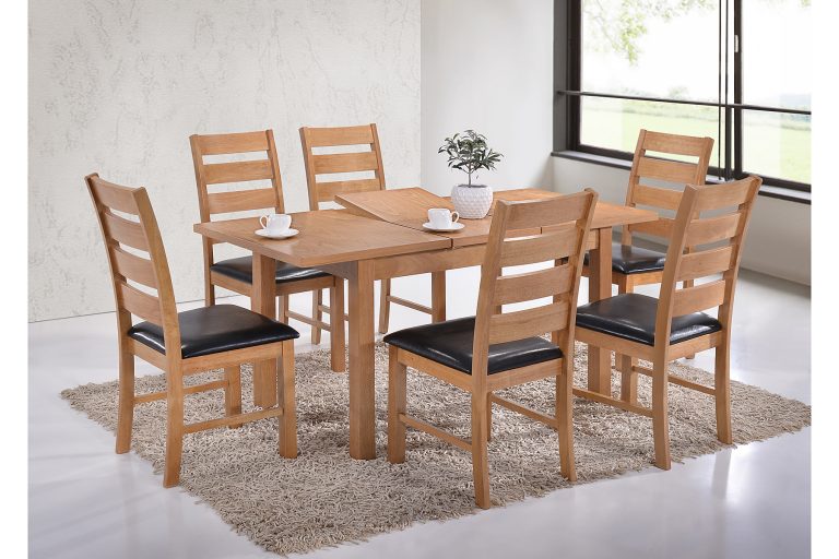 Cher. Oak  extending  CLEARANCE dining table Instore purchase. NB CHECK STOCK