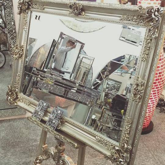 Antiqued Easel  wooden clearance instore