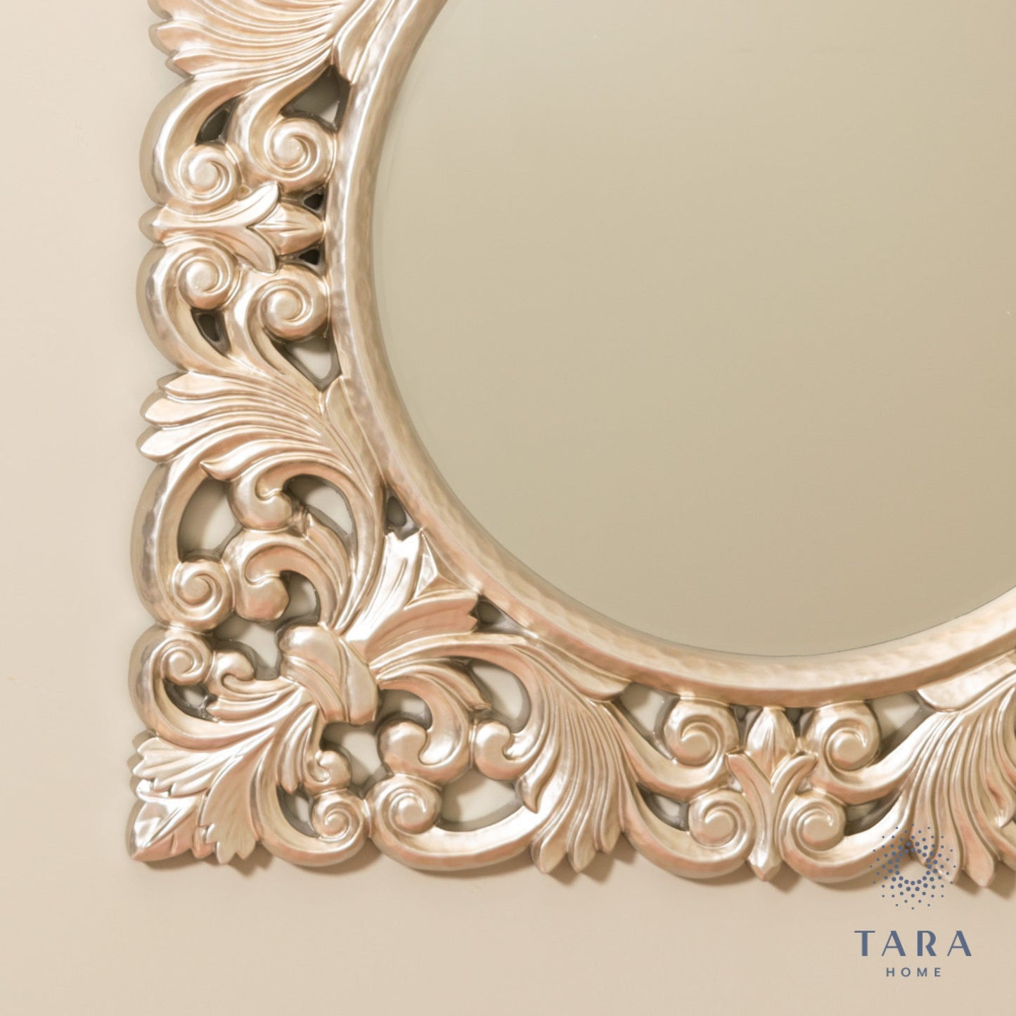 Varia  Baroque square mirror  90 x 90 cm  champagne silver