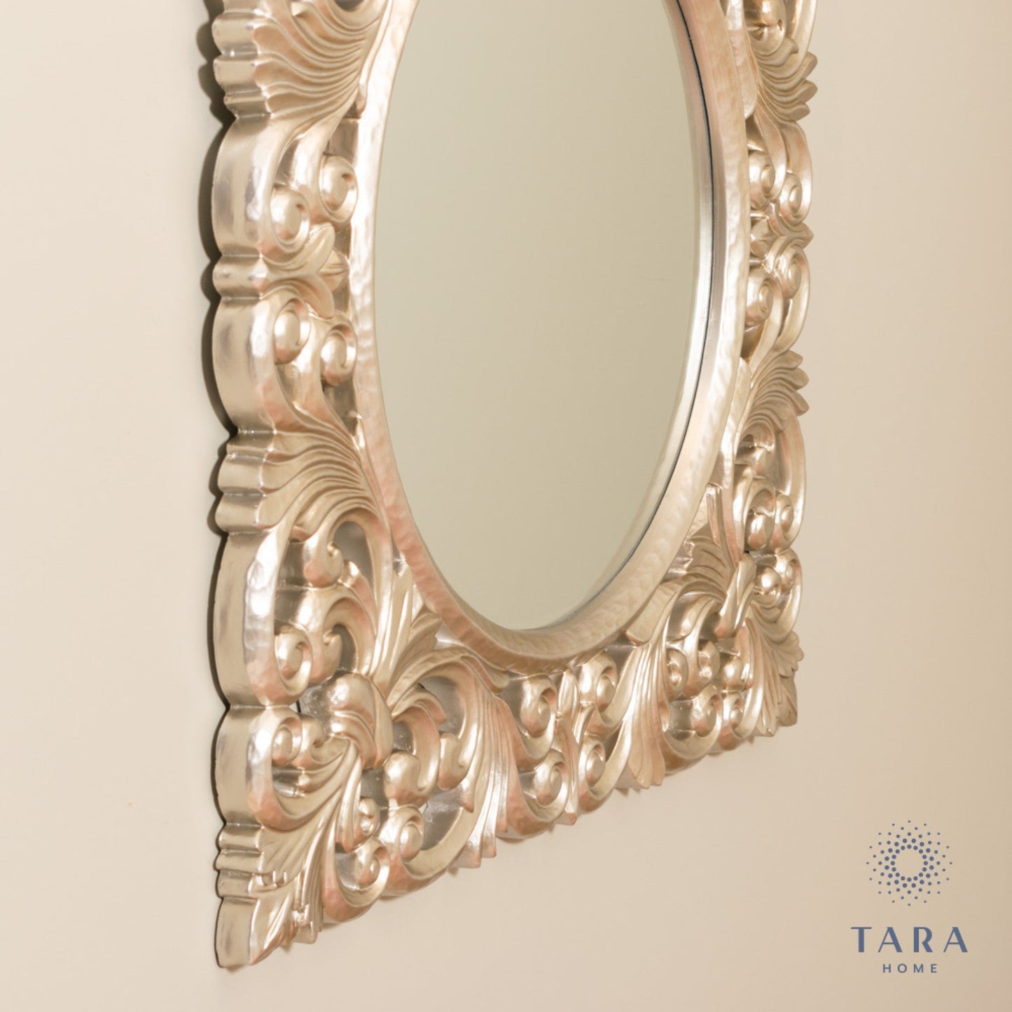 Varia  Baroque square mirror  90 x 90 cm  champagne silver