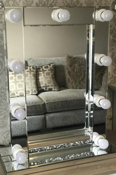 Hollywood mirrors reduced to clear .