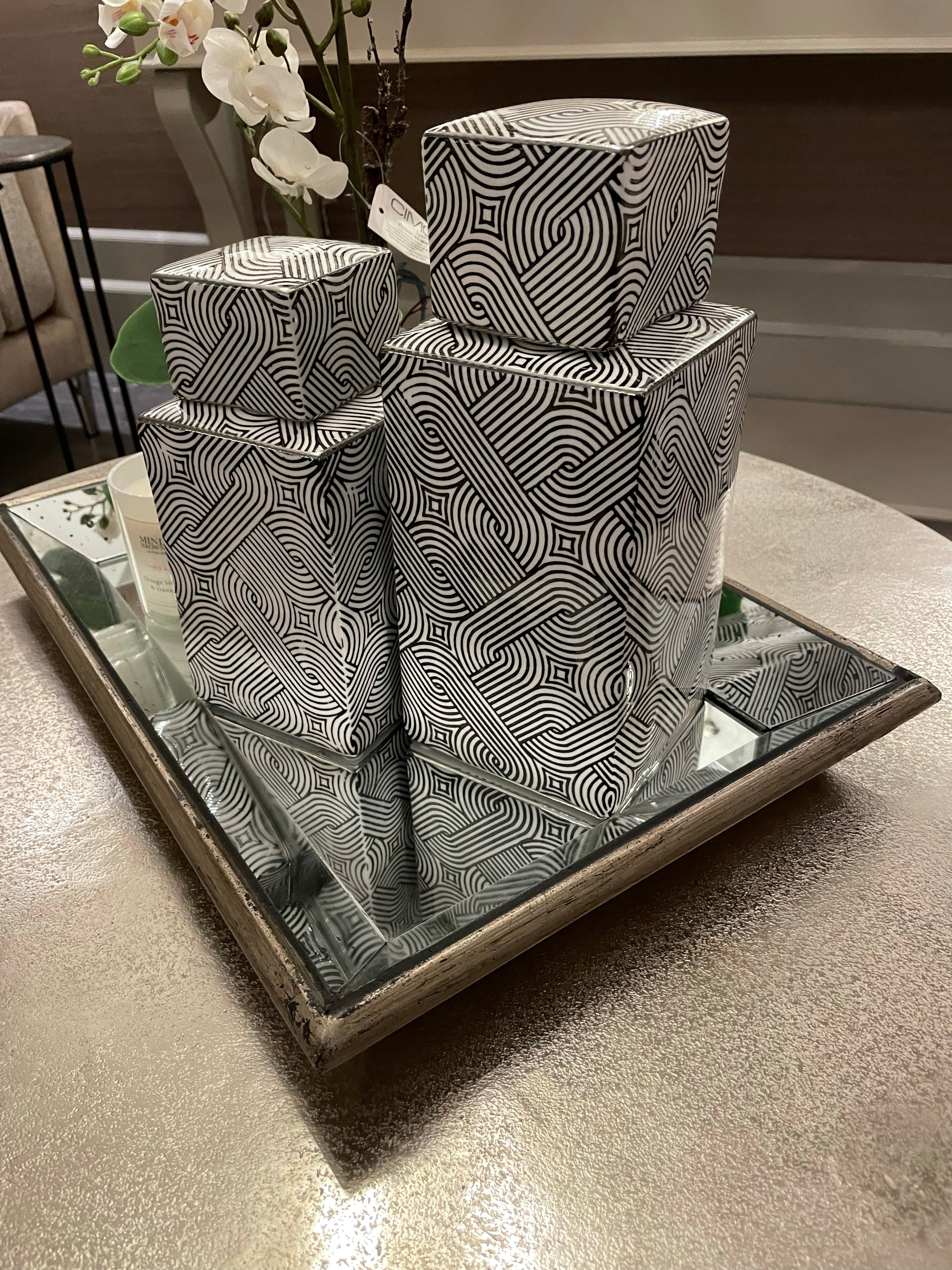 Value Medium 23cm White & Black Ginger Jar