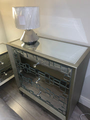 New Viva mirrored chest of drawers. Reduced to clear !