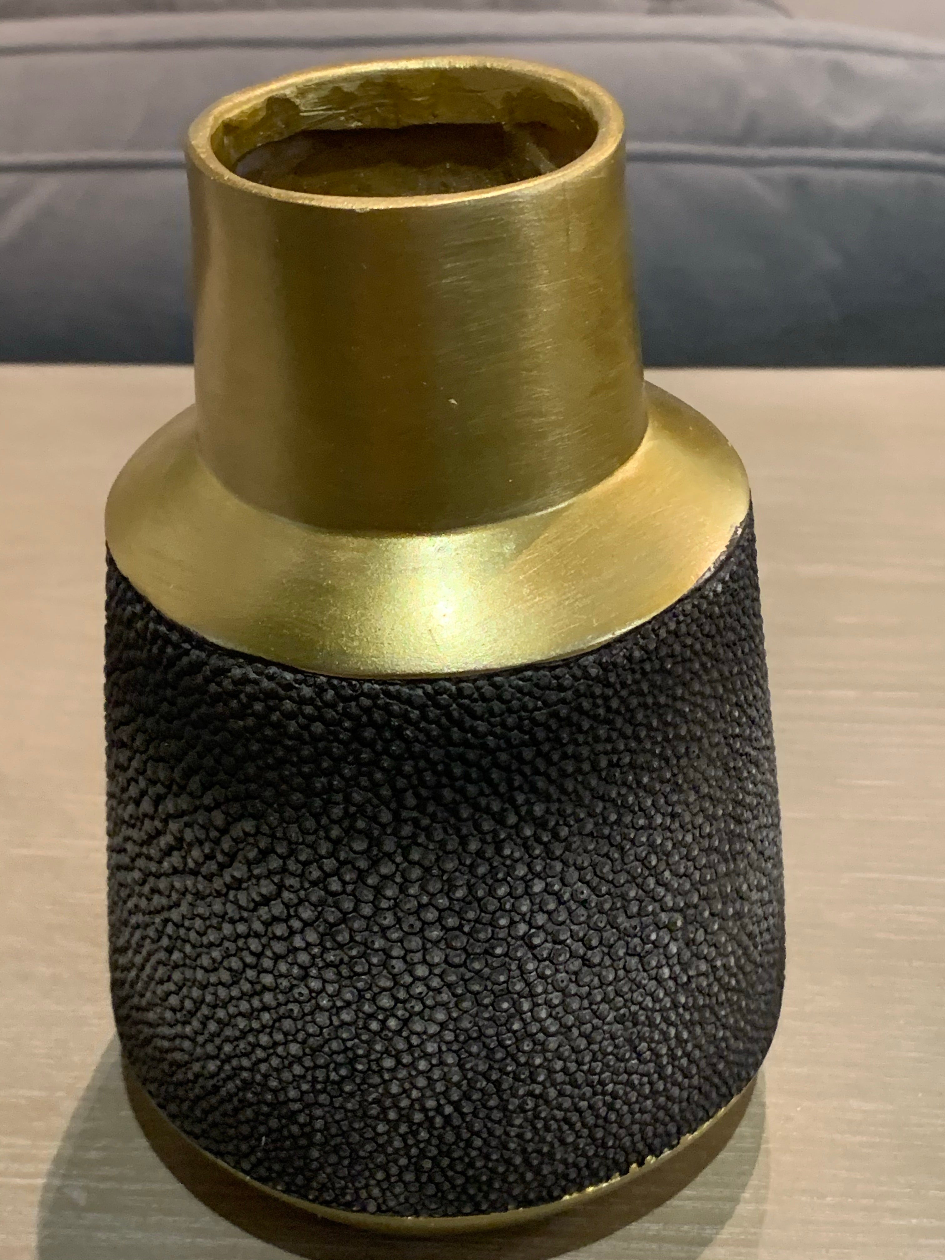 Hugo vase browny black with gold top Click. N collect