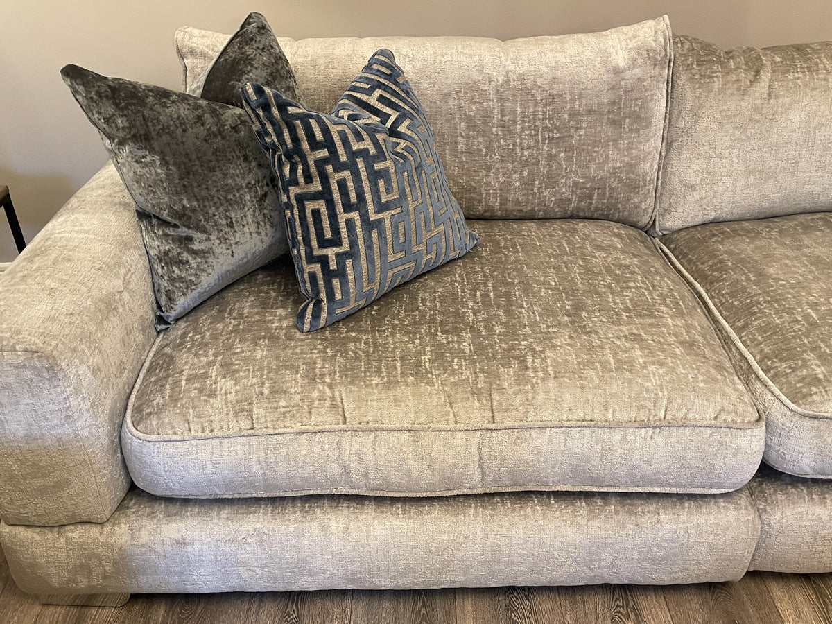 Hayden  snuggler 2 seater   by Whitemeadow reduced clearance for instore purchase.