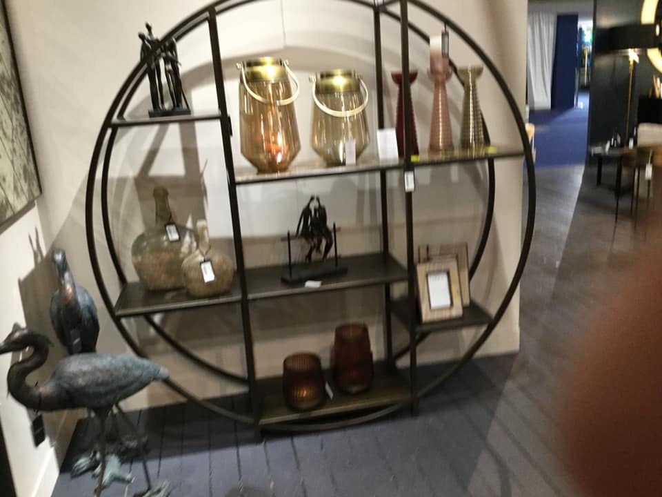 Shoreditch round display unit