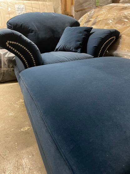 Bellini loveseat sofa   or footstool reduced to clear  for collection WhatsApp 0896031545