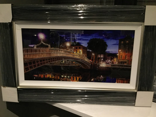 Halfpenny Bridge w Dark  grey  scoop frame picture for collection