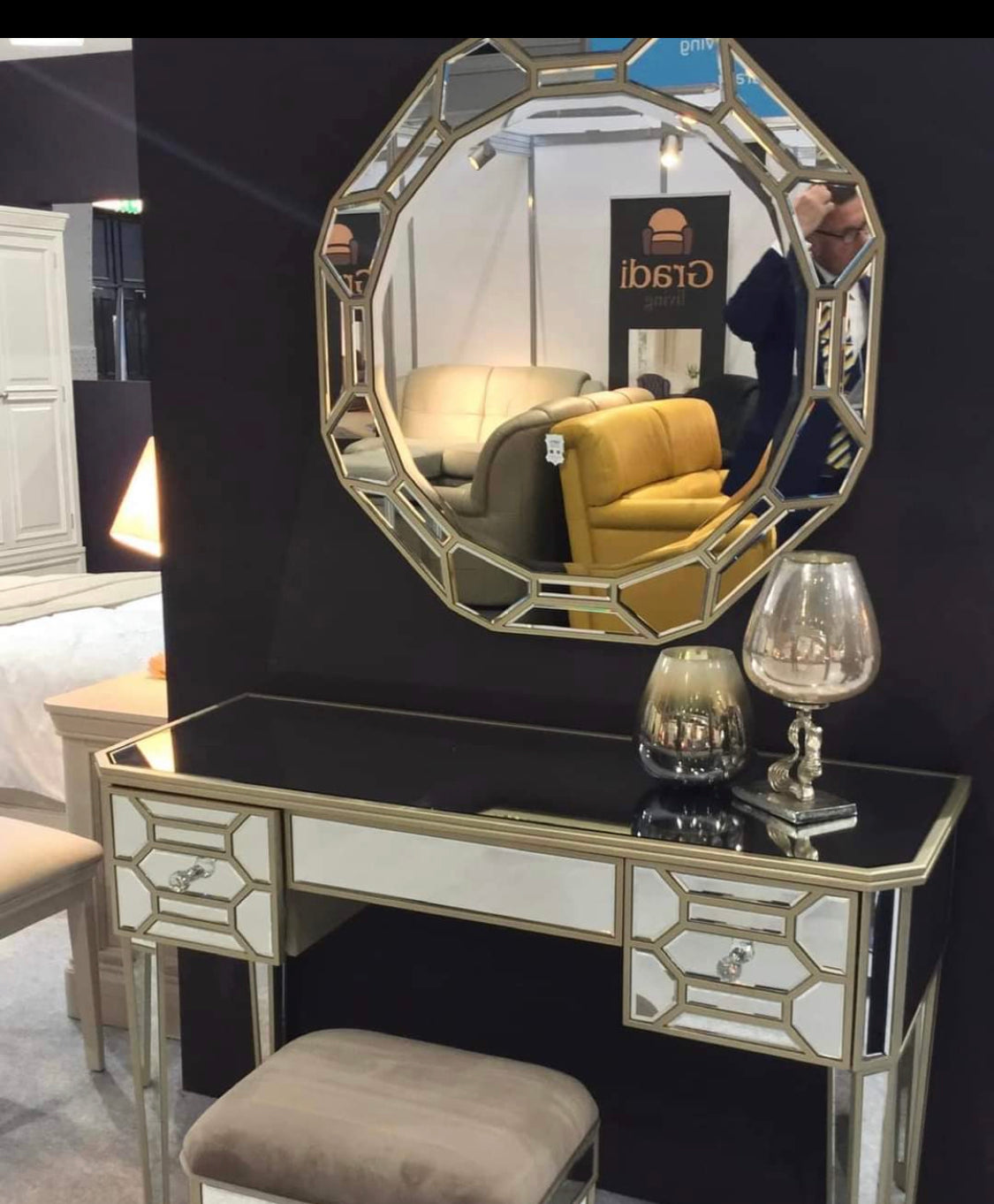 Romance Round Mirror with prism edge