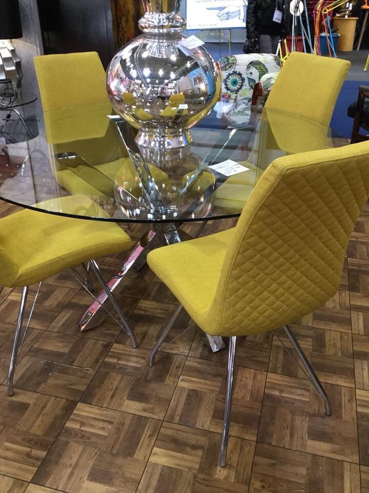 Round Zee Zee glass table 137 cm with Mustard Newman  chairs